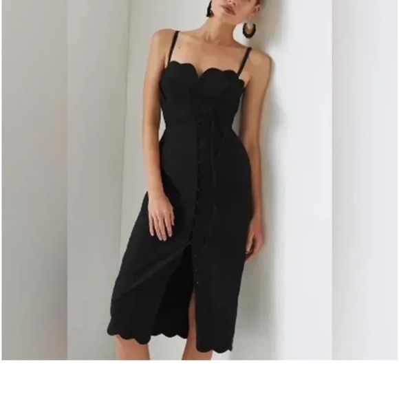 Anthropologie Dresses & Skirts - Anthropologie slim scalloped midi dress